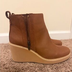 Toms Women's Water Resistant Raven Wedge Ankle Boots Dark Ember Suede, Size 8M